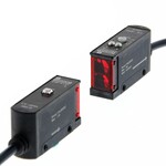 Czujnik fotoelektryczny,przezświetleniowy,7 m,DC,3-przewodowy,NPN,poziomy,kabel 2 m,E3S-AT11