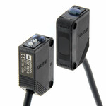 Czujnik fotoelektryczny,obudowa prostokątna,dioda LED podczerwieni,przezświetlenie,15 m,PNP,światło-wł/ciemność-wł,IO-Link COM2,kabel 2 m,E3Z-T81-IL2 2M